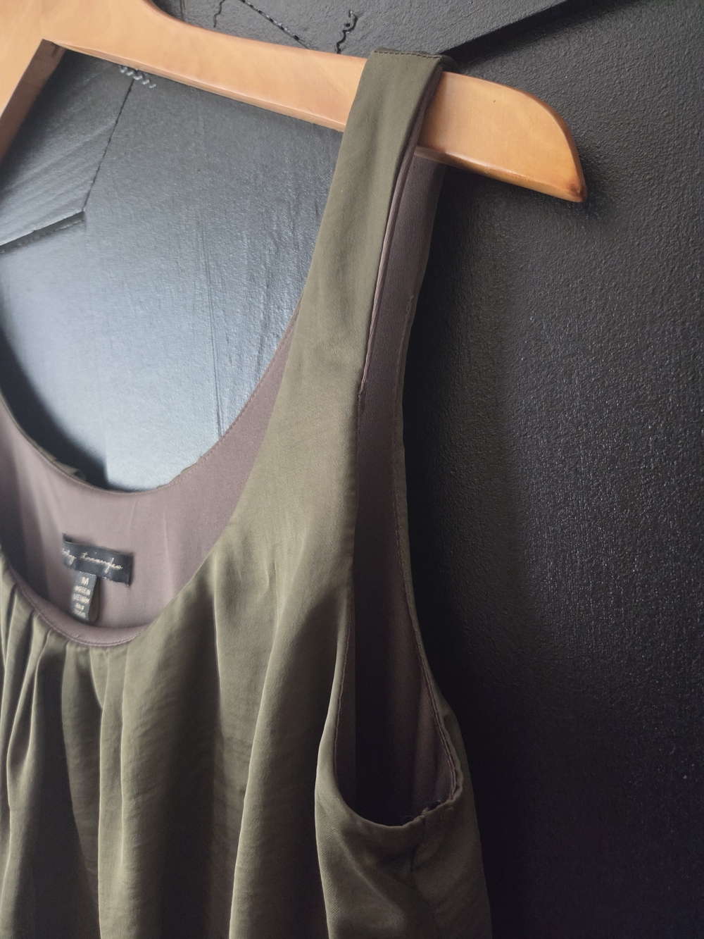 Women's City Triangles Olive Green Pleated Scoop Dress ~ Size Medium - Picture 3 of 9